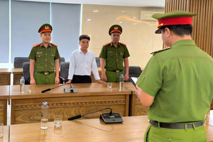 Đột kích xưởng sản xuất, phát hiện 11.000 hũ nước yến giả: Khởi tố Giám đốc SN 1978