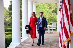 Tổng thống Mỹ Trump sẽ không dự đám cưới của con trai?