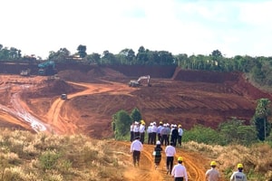 Lãnh đạo Lào ra chỉ đạo tại dự án khai thác mỏ bô xít 2,5 triệu tấn/năm của doanh nghiệp Việt Nam