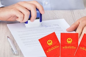 Nhận chuyển nhượng đất từ năm 1993 nhưng chưa sang tên sổ đỏ có bị phạt?