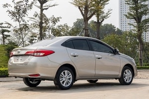 Toyota Vios nay giá chỉ còn 350 triệu, khách Việt xem xe và có ý kiến thẳng thắn