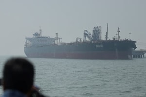 Vì sao giá dầu khó quay về mức trước chiến tranh dù eo biển Hormuz được gỡ phong tỏa?