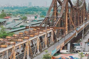 Chỉ vài giờ nữa, cây cầu thép có tuổi đời lớn nhất Việt Nam chính thức thông xe trở lại