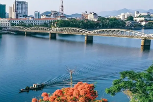 Sắp cấm xe qua cây cầu hơn 100 năm tuổi tại TP. Huế vào ban đêm