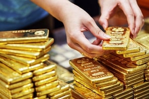 Giá vàng có thể chạm 8.000 USD/ounce: Các chuyên gia đang lo điều gì phía sau cơn sốt kim loại quý?