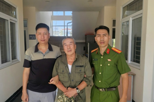 Bắt khẩn cấp một người đàn ông 67 tuổi
