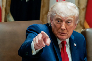 Ông Trump hoãn đưa ra quyết định cuối cùng về Iran, đàm phán tiếp tục trong thế giằng co