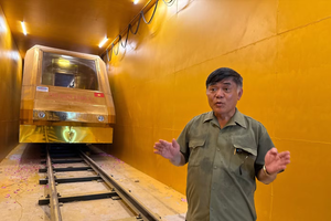 Chưa từng có tại Việt Nam, tàu điện dát vàng của đại gia Đường 'bia' vừa chạy ngầm thử nghiệm tại Hà Nội