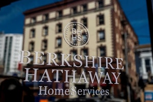 Berkshire hậu Warren Buffett: Bắt đầu giải ngân 'núi tiền mặt' khổng lồ, chi gần 7 tỷ USD thâu tóm 'ông lớn' bất động sản nhà ở