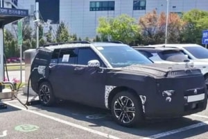 Bắt gặp tại trạm sạc, mẫu SUV cỡ D bán chạy bậc nhất thế giới vô tình để lộ công nghệ truyền động hoàn toàn mới