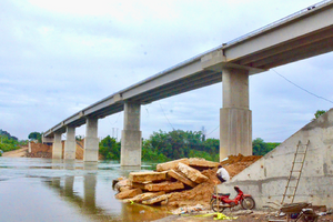 Chỉ vài tuần nữa, chính thức thông xe cầu phục vụ thuỷ điện lớn nhất miền Nam, xoá bỏ bến phà đã hoạt động nhiều năm