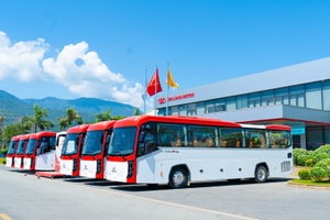 Hãng xe Việt Kim Long Motor bàn giao lô 60 xe buýt cao cấp cho doanh nghiệp vận tải có tiếng tại miền Nam