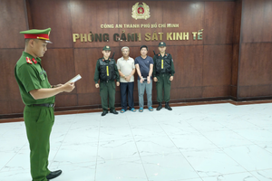 Khám xét nhiều địa điểm, bắt một chủ nhà thuốc Đông y lớn