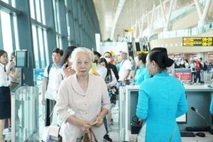 Vietnam Airlines phát thông báo quan trọng tới toàn bộ hành khách trên 60 tuổi