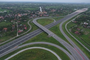 Đề xuất 'lên đời' nhiều tuyến đường huyết mạch