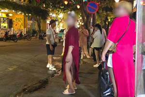 Xuất hiện hình ảnh du khách mặc áo dài phối bikini ở Hội An: Cơ quan chức năng vào cuộc xác minh