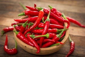 Không phải ớt, 2 thứ quen thuộc trên mâm cơm này mới là thủ phạm đáng lo cho dạ dày