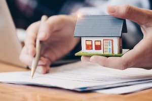 Từ giờ, hợp đồng mua bán nhà ở có bắt buộc phải công chứng?