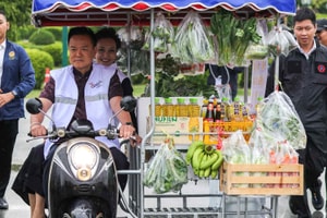 Quốc gia Đông Nam Á phát tiền đi chợ cho dân, chuyên gia lại nói 'hãy nhìn mô hình Trung Quốc'