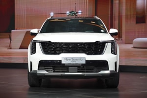 SUV 7 chỗ nhà Kia ra bản hybrid mới ra mắt Việt Nam: Chỉ tốn 4,8 lít xăng/100 km, chờ ngày chốt giá