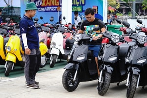 Không còn theo sau, Việt Nam trỗi dậy trong cuộc đua xe máy điện toàn cầu