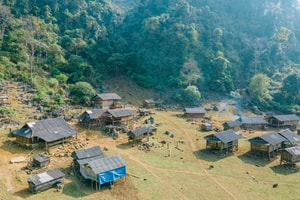 'Làng nguyên thủy' giữa đại ngàn Tây Bắc: Chỉ 20 hộ dân sống tách biệt, không điện lưới, không sóng điện thoại, không wifi