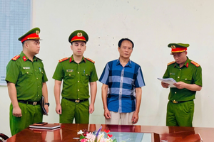 Công an khám xét nơi ở, bắt 3 cựu cán bộ thuế