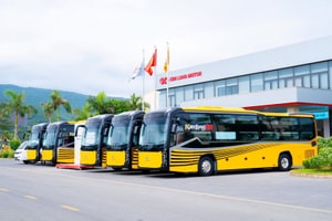 Hãng xe Việt Kim Long Motor bàn giao lô xe giường nằm cao cấp cho công ty vận tải có tiếng miền Nam