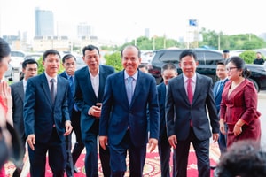 Viettel chính thức khai trương mảng kinh doanh mới, được Chính phủ Hoàng gia Campuchia trực tiếp đến chúc mừng