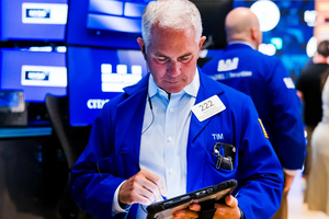 Đà phục hồi của cổ phiếu chip suy yếu, S&P 500 và Nasdaq quay đầu giảm điểm