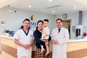 Vinmec Hạ Long cứu bé trai 2 tuổi khỏi nguy cơ biến chứng do bệnh lý ống phúc tinh mạc