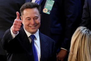 Cổ phiếu SpaceX tăng vọt hơn 20%, tài sản của Elon Musk chính thức vượt 1.000 tỷ USD