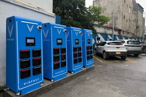 Sau FPT, Viettel, Thế Giới Di Động, thêm một 'ông lớn' bắt tay tỷ phú Phạm Nhật Vượng làm 6.000 tủ đổi pin xe điện