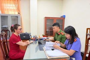 Khởi tố một chủ cửa hàng kính mắt nổi tiếng SN 1977