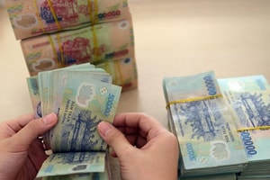 Lãi suất huy động tăng cao, vì sao ngân hàng vẫn 'khát' vốn?