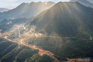 Chỉ vài tuần nữa, Việt Nam chính thức khoan hầm xuyên núi qua đèo dài nhất cả nước, rút ngắn thời gian di chuyển từ 2 giờ xuống còn 10 phút
