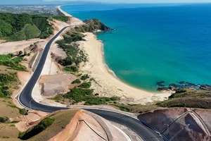 Cung đường biển đẹp bậc nhất miền Trung dần thành hình: Dài 115km, có đoạn đèo với cảnh quan núi - biển ấn tượng