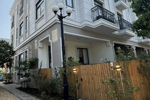Siêu mẫu quyền lực của làng thời trang Việt rao bán biệt thự rộng lớn trong khu dân cư ‘nhà giàu’ giữa lòng TP. HCM