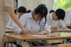 Xuất hiện thông tin giám thị yêu cầu thí sinh cho bạn xem bài thi tốt nghiệp THPT: Sở GD&ĐT vào cuộc xác minh