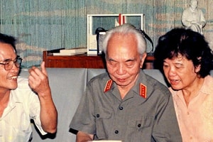 Nhà văn đầu tiên được trao danh hiệu Anh hùng Lao động, ví là người 'tạc tượng' Bác Hồ bằng ngòi bút