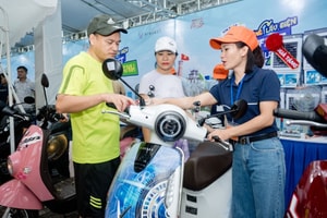 Không còn hộ nghèo, ai được hưởng 20 triệu tiền hỗ trợ khi chuyển từ xe máy xăng sang xe máy điện tại Hà Nội?