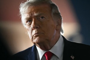 Tổng thống Mỹ Trump: Các tàu thuyền đang bắt đầu di chuyển tự do qua eo biển Hormuz