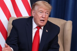 Ông Trump nói Mỹ sẽ 'quay lại thả bom ngay' nếu không hài lòng với thỏa thuận Iran