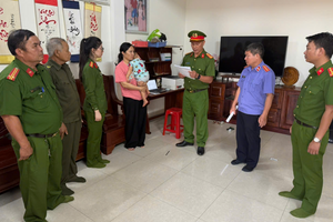 Khởi tố, cấm đi khỏi nơi cư trú đối với nữ Kế toán trưởng, Phó trưởng Ban chỉ đạo cổ phần hóa một công ty