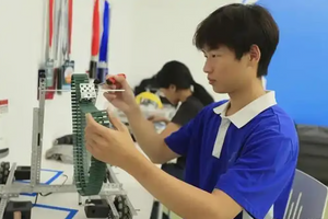 Nam sinh 19 tuổi điều hành 2 công ty công nghệ, từng vừa đi học vừa giao đồ ăn để 'nuôi startup'