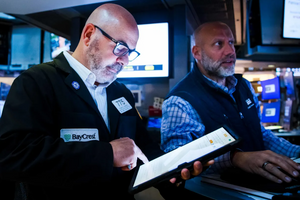 Dow Jones vượt mốc 52.000 điểm lần đầu tiên trong lịch sử, SpaceX gây sốt