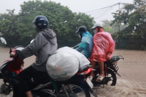 Vùng núi Bắc Bộ tiếp tục hứng mưa lớn như trút