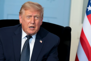 Ông Trump gọi thỏa thuận Mỹ - Iran là 'sự đầu hàng vô điều kiện', tuyên bố sốc về quyền lực của mình