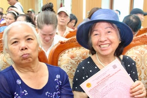 200 hộ dân di dời làm cầu Trần Hưng Đạo và cầu Tứ Liên nhận 'sổ đỏ' nơi ở mới
