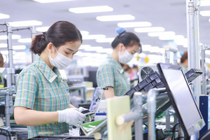 Nhập siêu tăng 2,8 tỷ USD chỉ sau nửa tháng